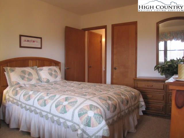 Image number 7 for the current listing