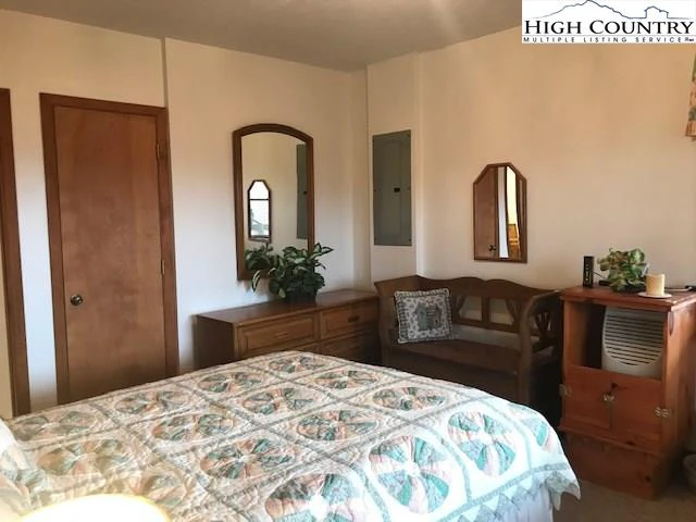 Image number 8 for the current listing