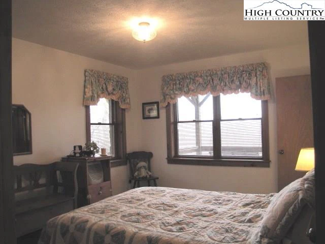 Image number 9 for the current listing