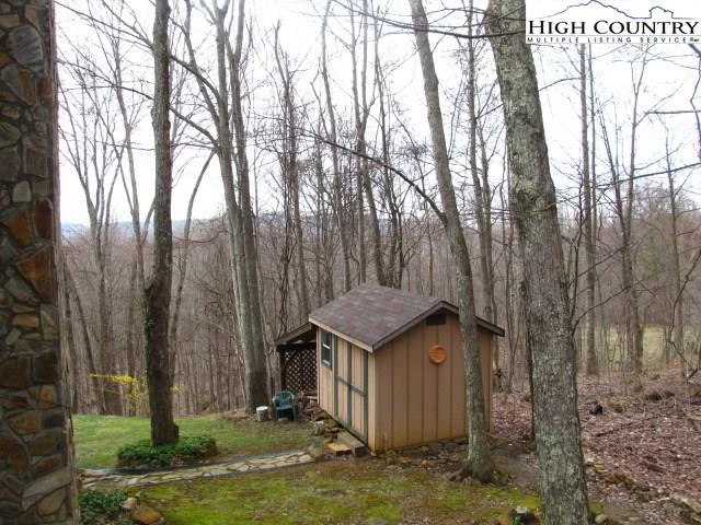 Image number 19 for the current listing