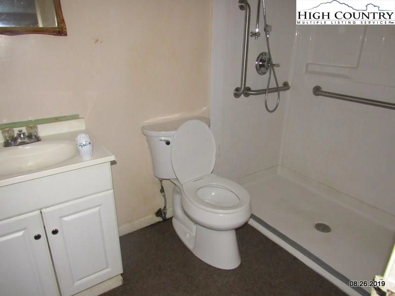 Image number 2 for the current listing