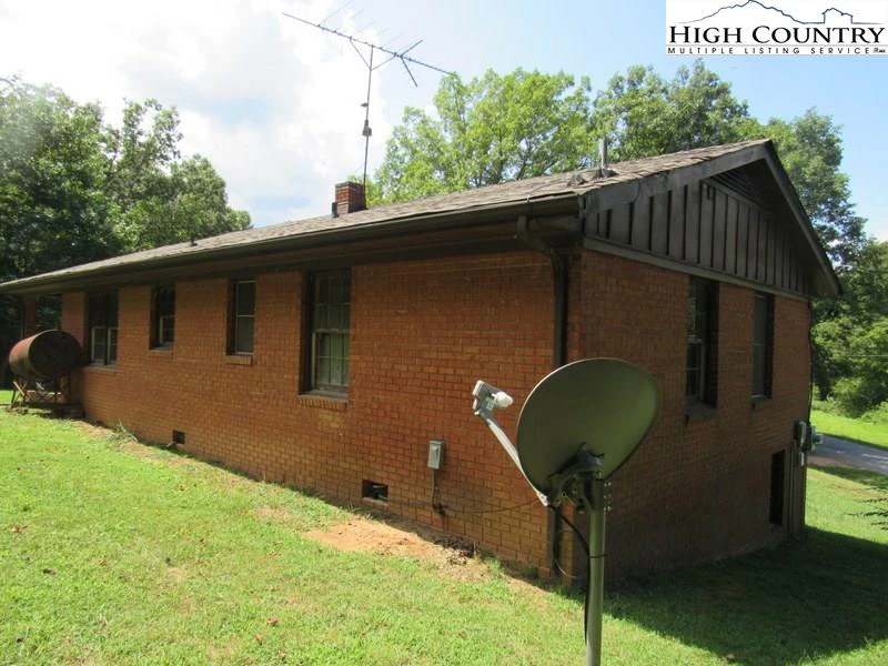 Image number 8 for the current listing