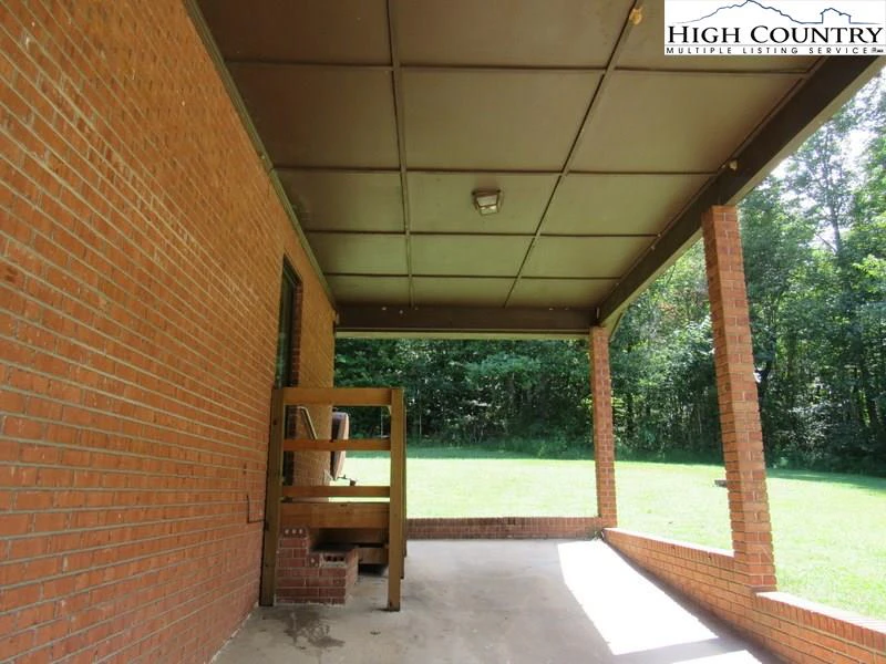 Image number 5 for the current listing