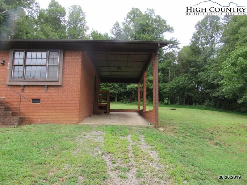 Image number 19 for the current listing