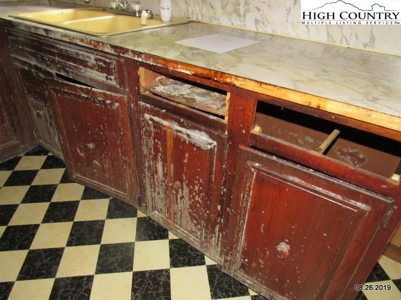 Image number 14 for the current listing