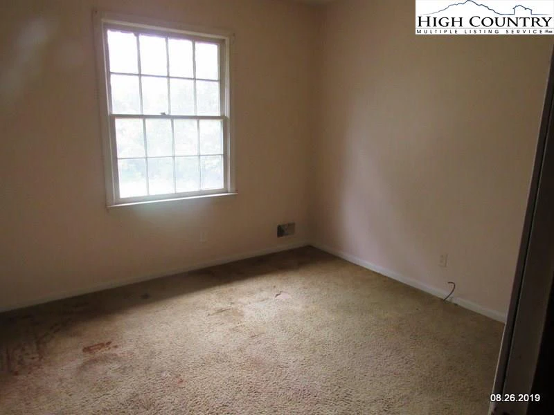Image number 12 for the current listing