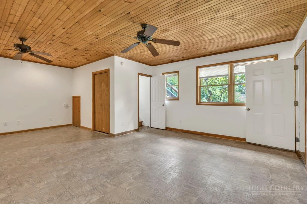 Image number 21 for the current listing