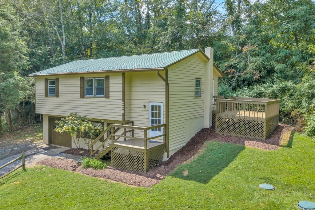 Image number 1 for the current listing