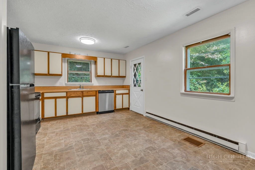 Image number 10 for the current listing