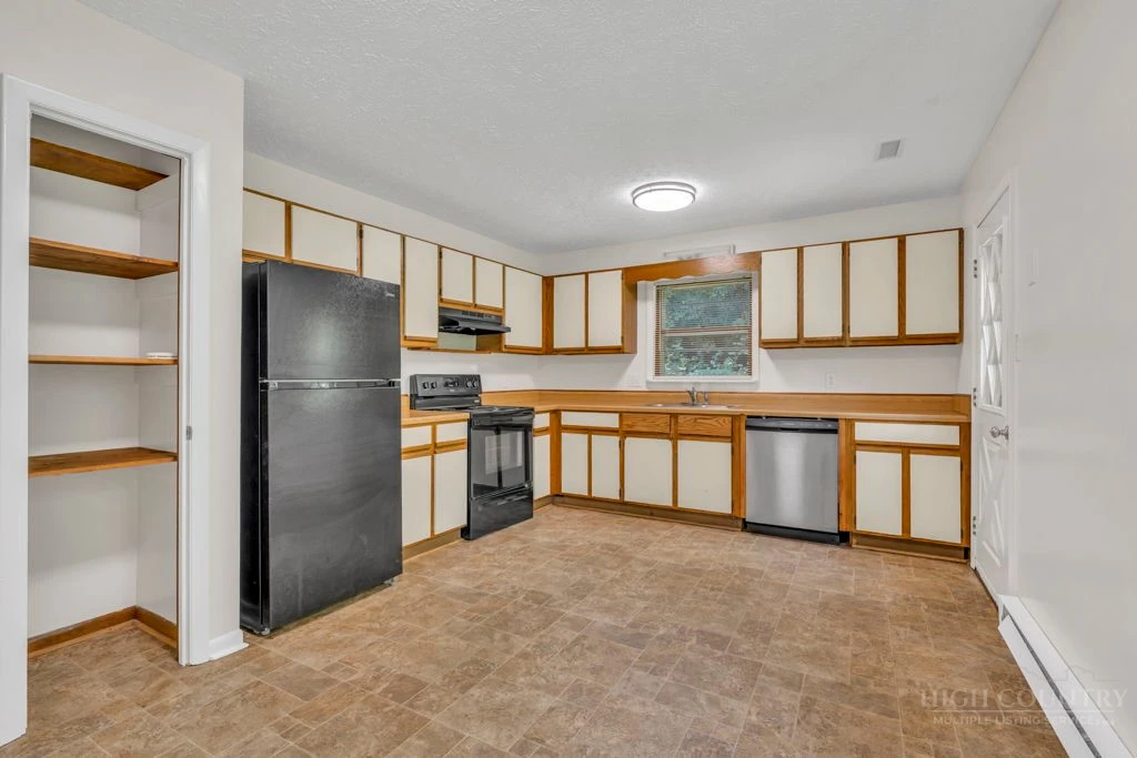 Image number 11 for the current listing