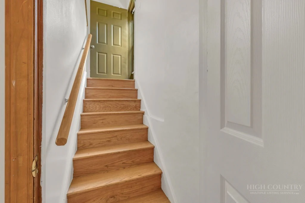 Image number 19 for the current listing