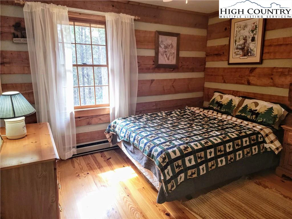 Image number 18 for the current listing