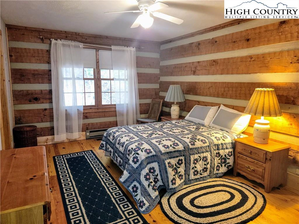 Image number 2 for the current listing