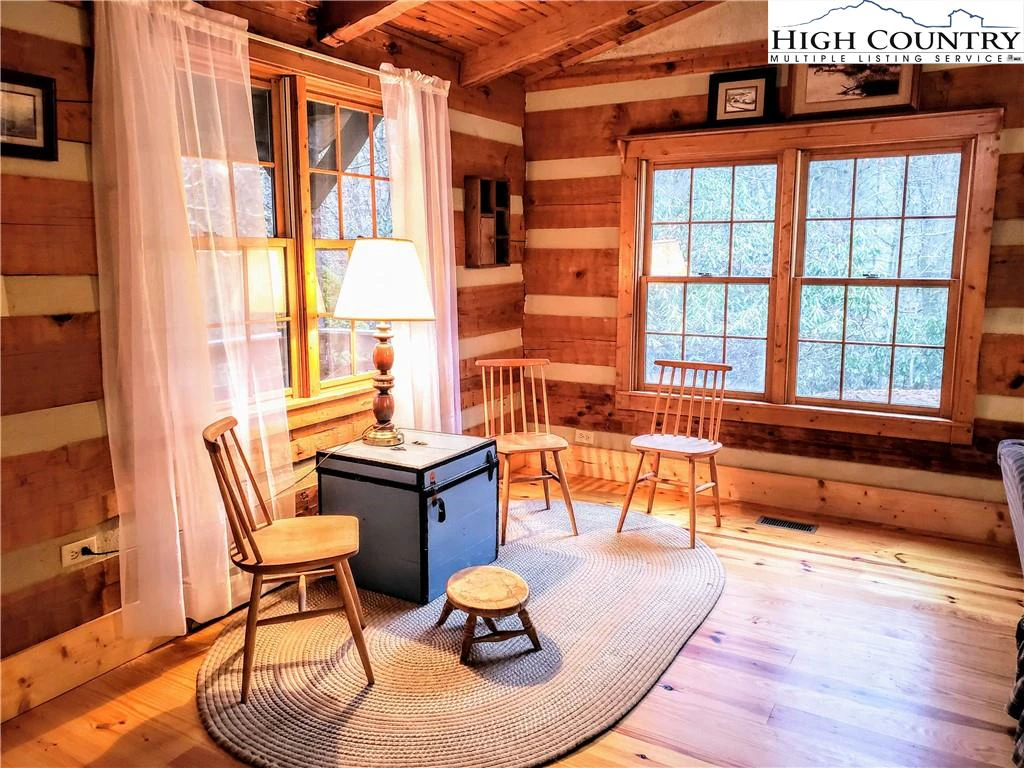 Image number 21 for the current listing