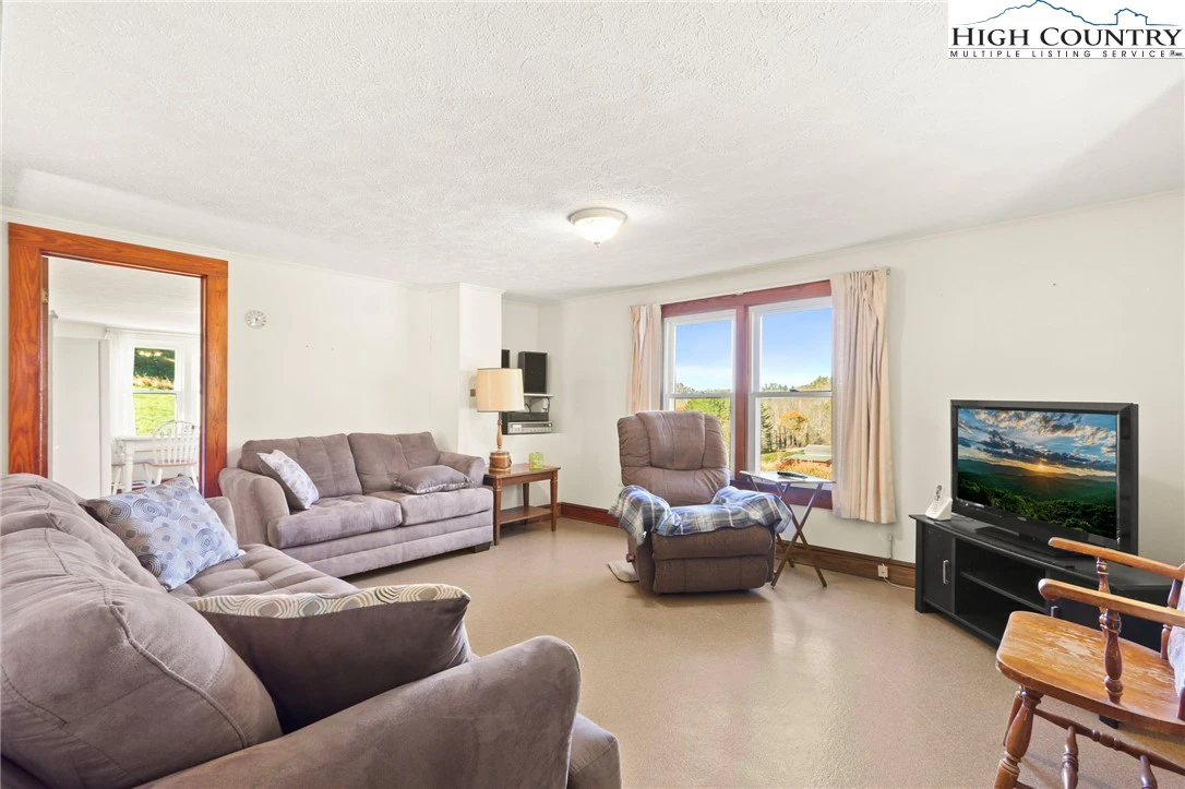 Image number 8 for the current listing