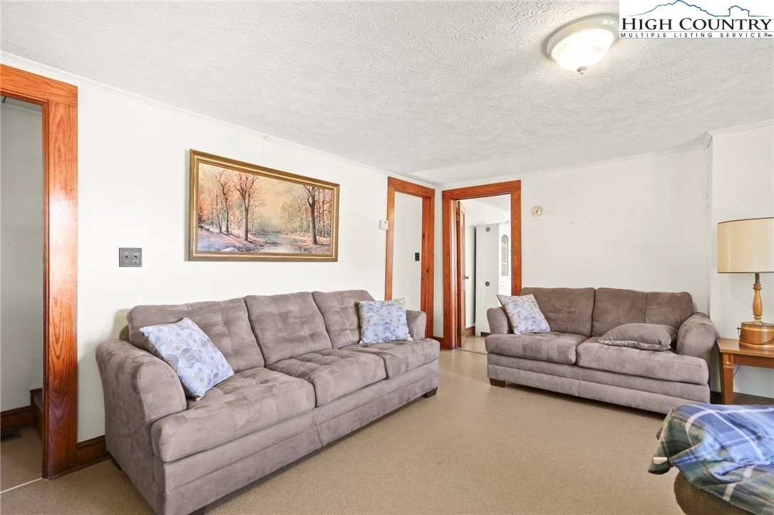 Image number 9 for the current listing