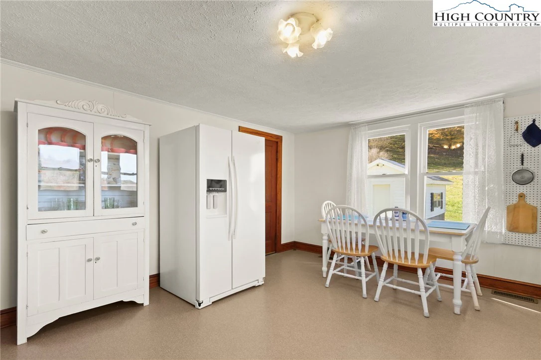 Image number 11 for the current listing
