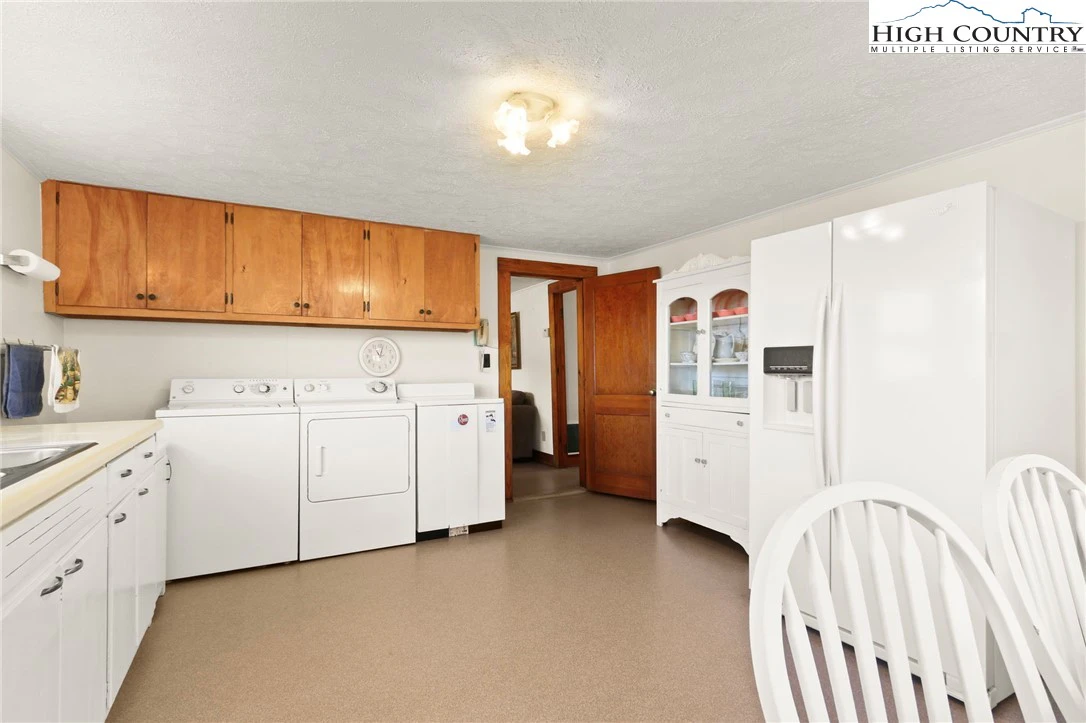 Image number 12 for the current listing