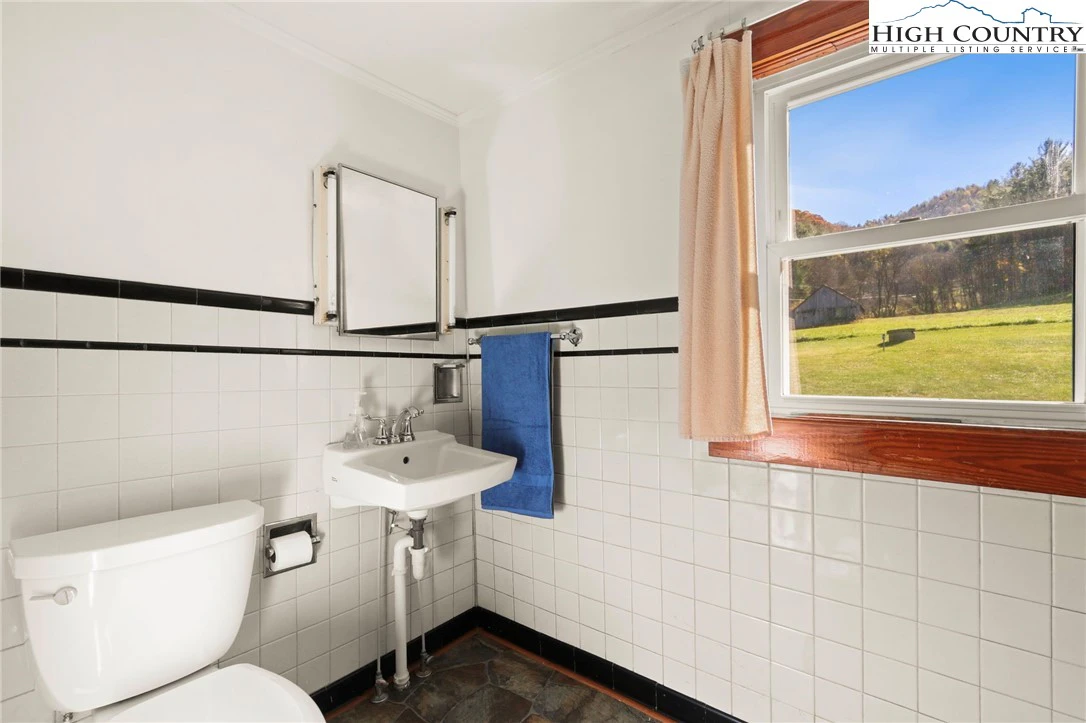 Image number 18 for the current listing