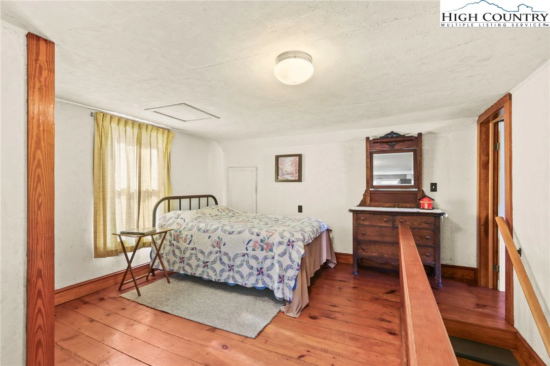 Image number 19 for the current listing