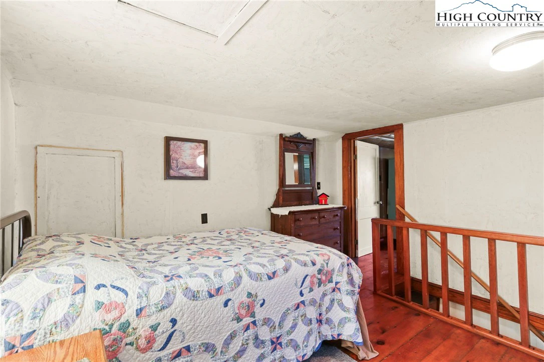 Image number 21 for the current listing