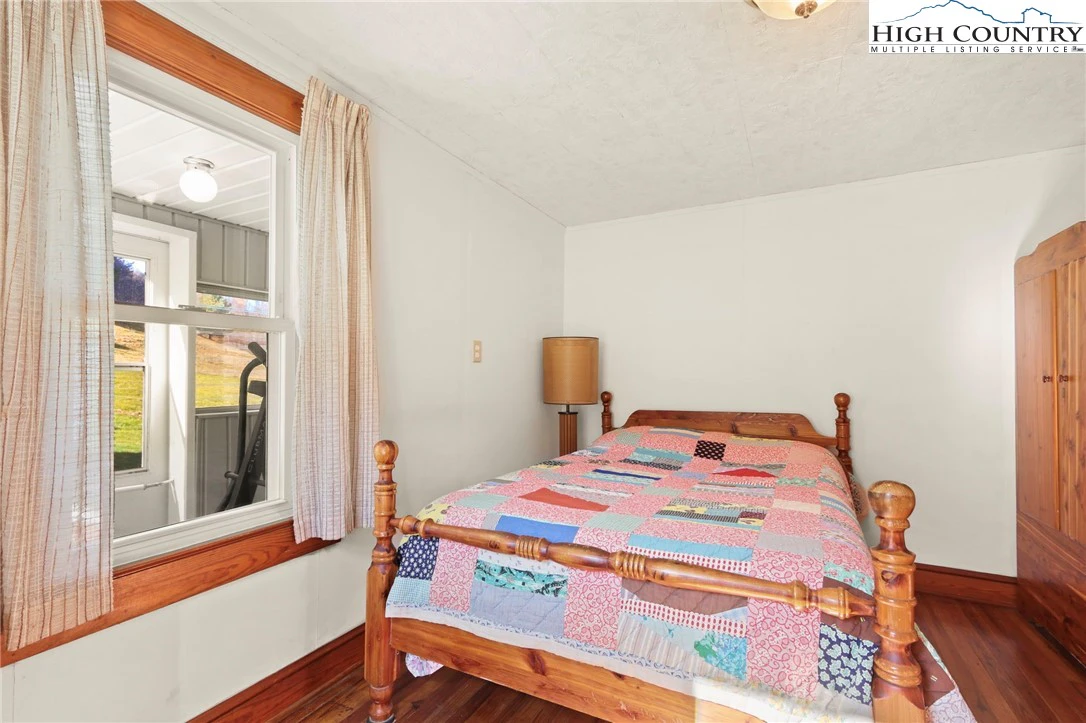 Image number 2 for the current listing