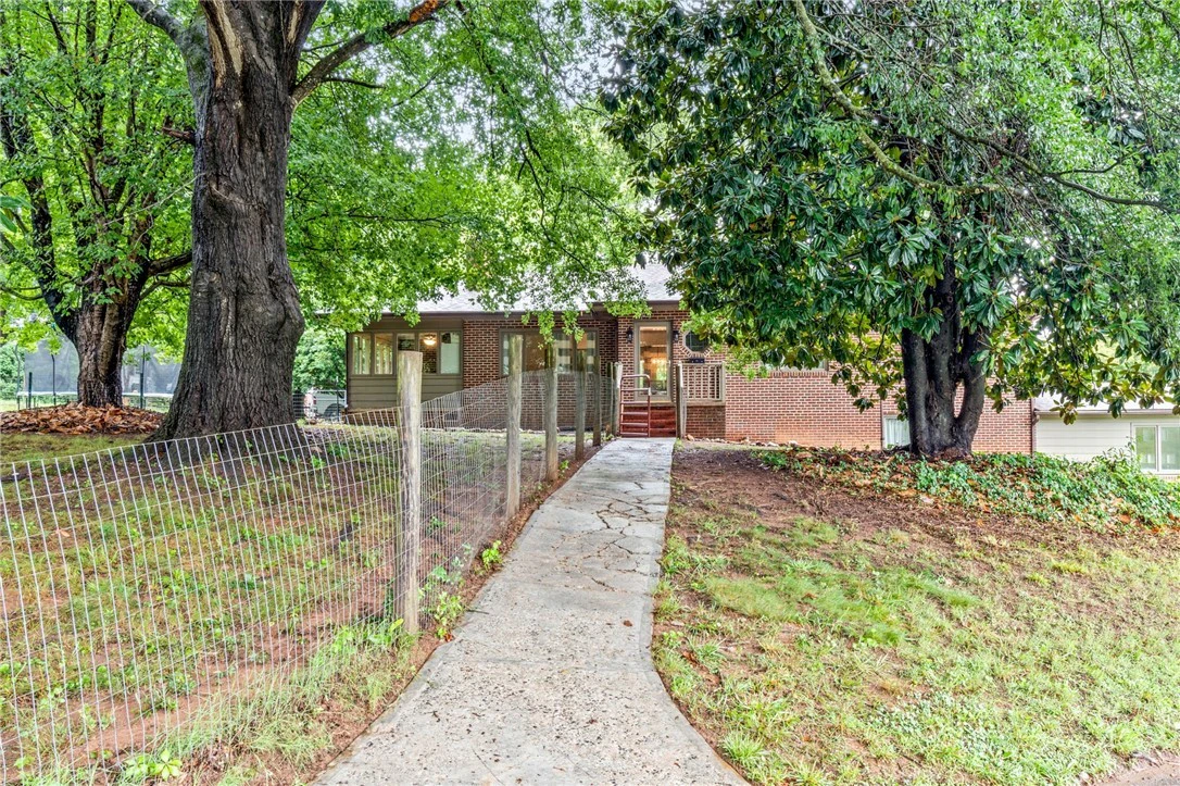 Image number 3 for the current listing