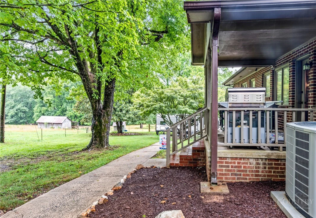 Image number 4 for the current listing