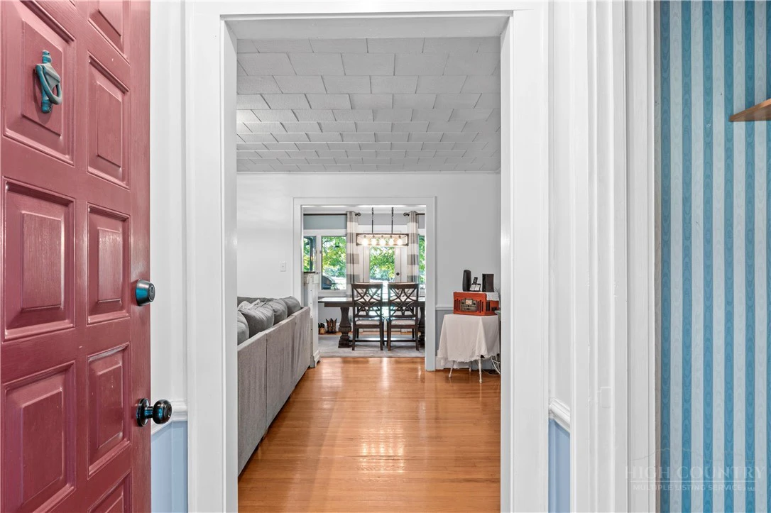 Image number 5 for the current listing