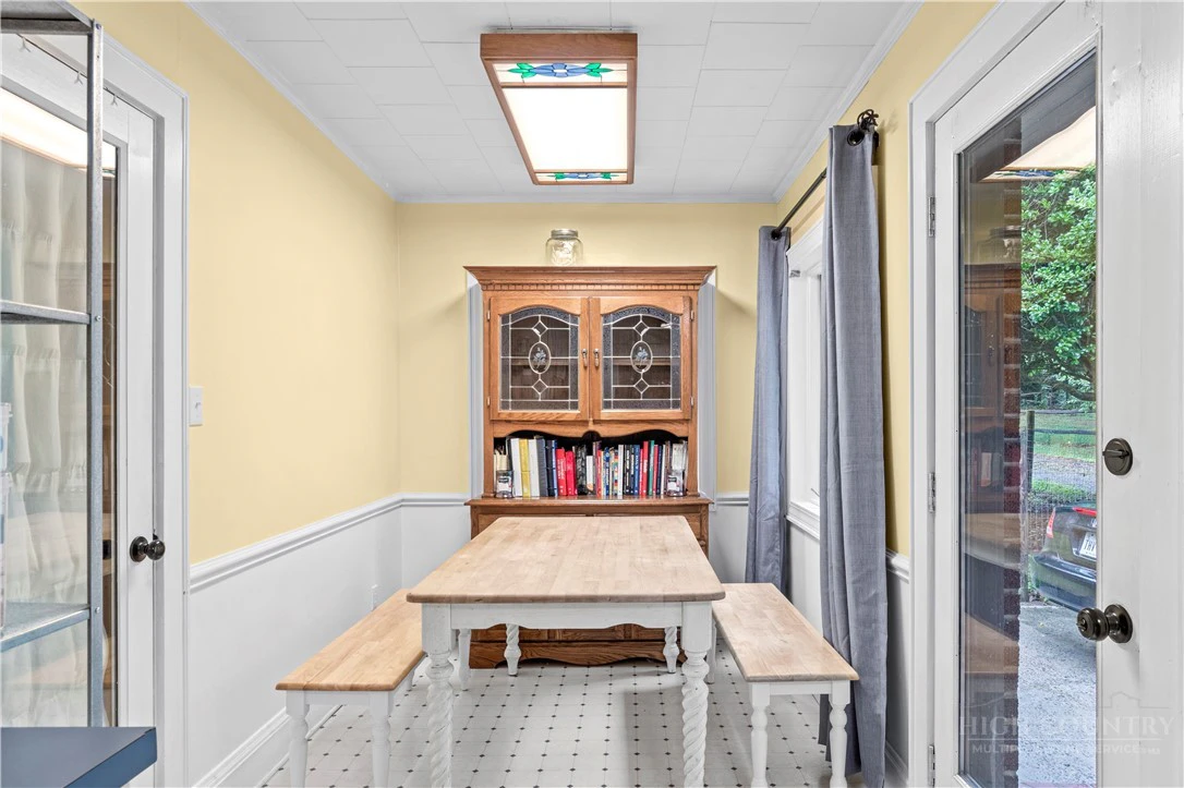 Image number 14 for the current listing