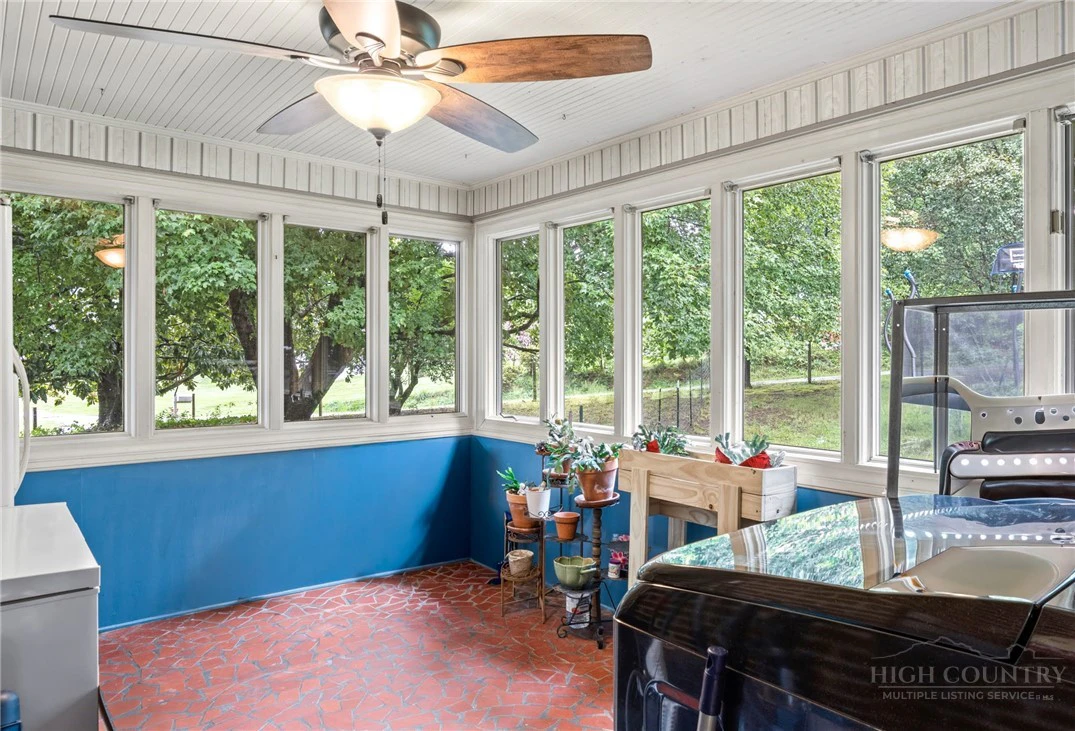 Image number 15 for the current listing