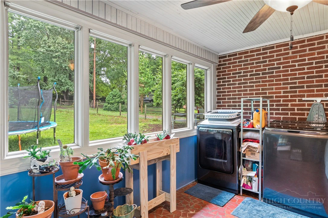 Image number 16 for the current listing