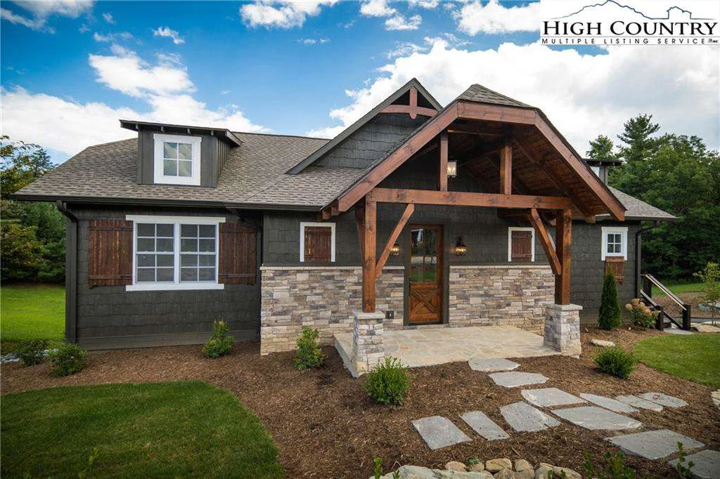 Image number 1 for the current listing