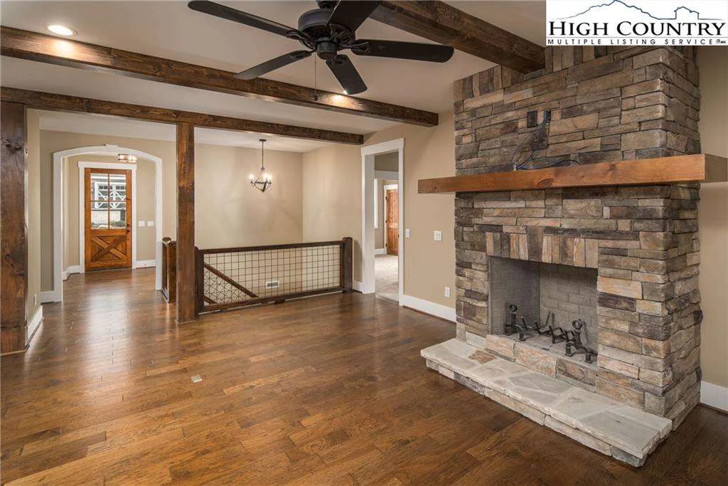 Image number 21 for the current listing