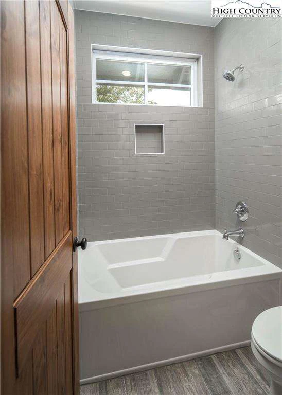 Image number 7 for the current listing