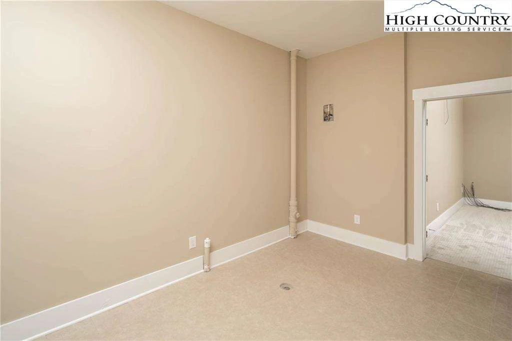 Image number 13 for the current listing
