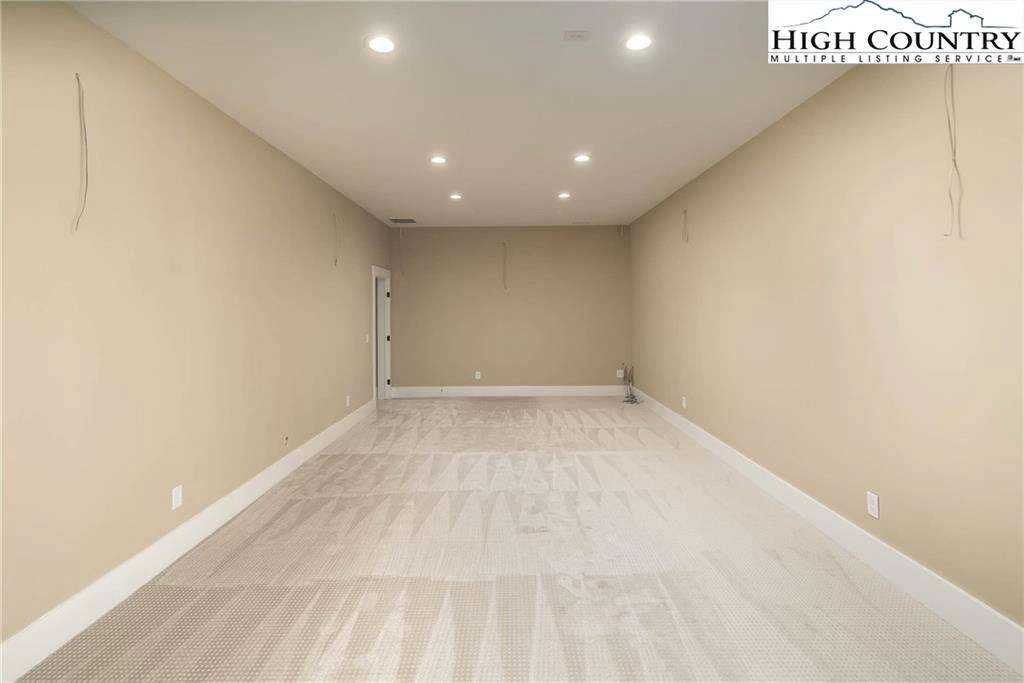 Image number 15 for the current listing
