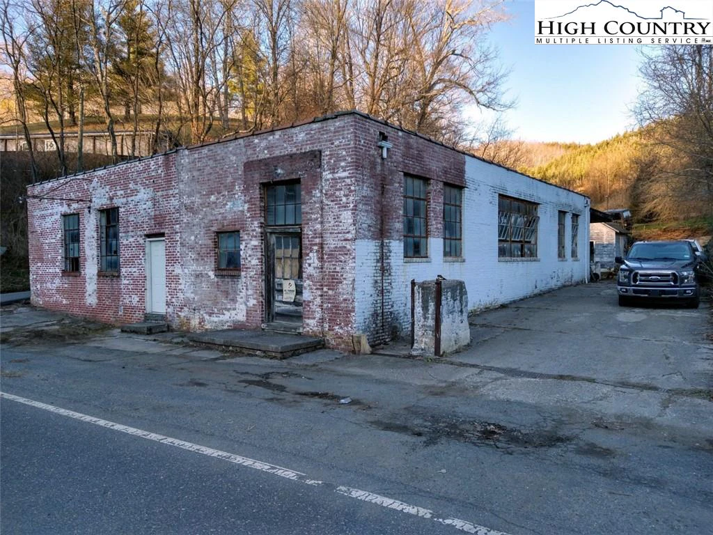 Image number 1 for the current listing
