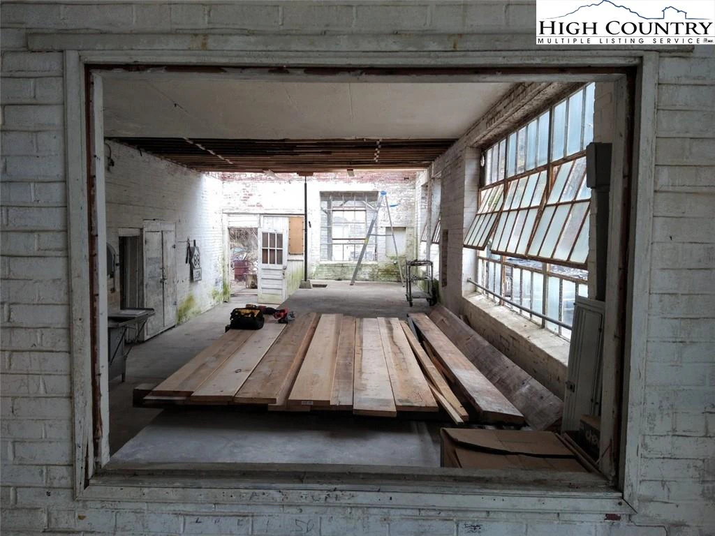 Image number 7 for the current listing