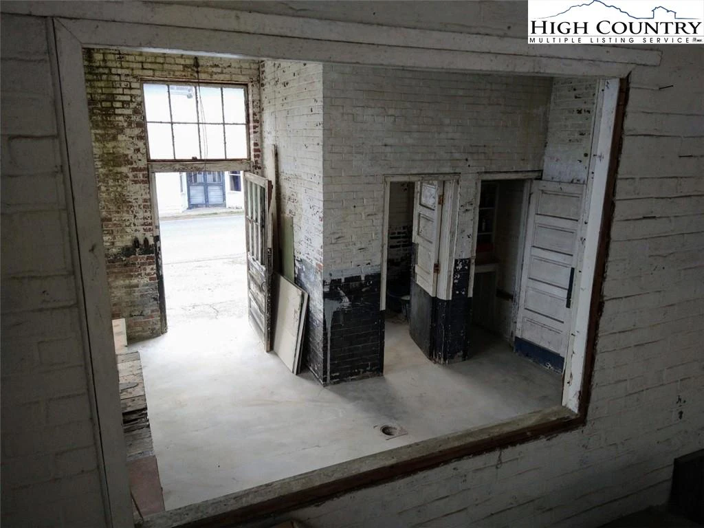 Image number 8 for the current listing