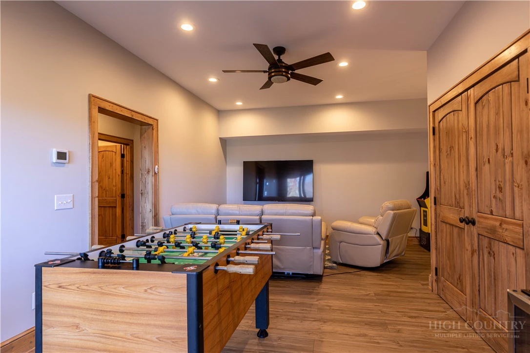 Image number 8 for the current listing