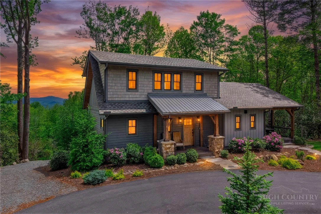 Image number 1 for the current listing