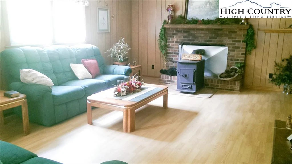 Image number 15 for the current listing