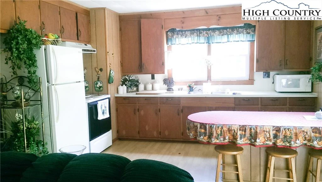 Image number 10 for the current listing