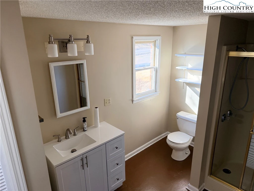 Image number 31 for the current listing