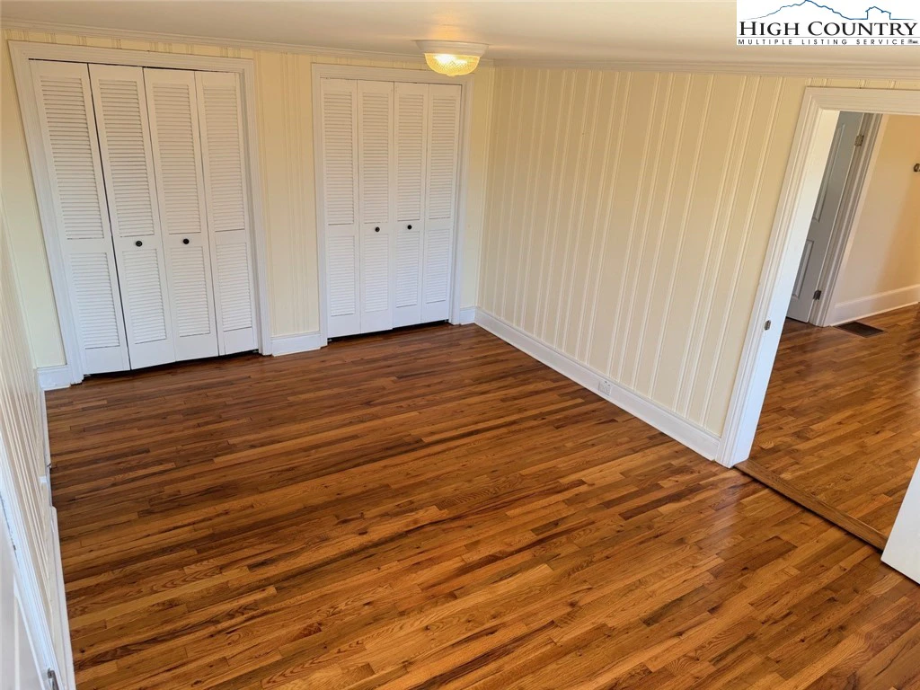 Image number 2 for the current listing