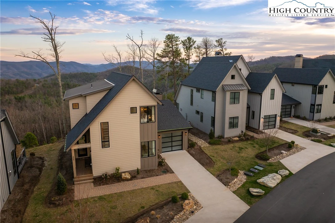 Image number 3 for the current listing
