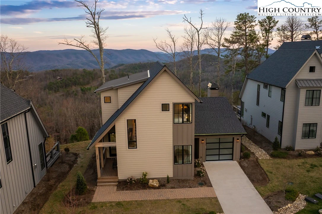 Image number 4 for the current listing