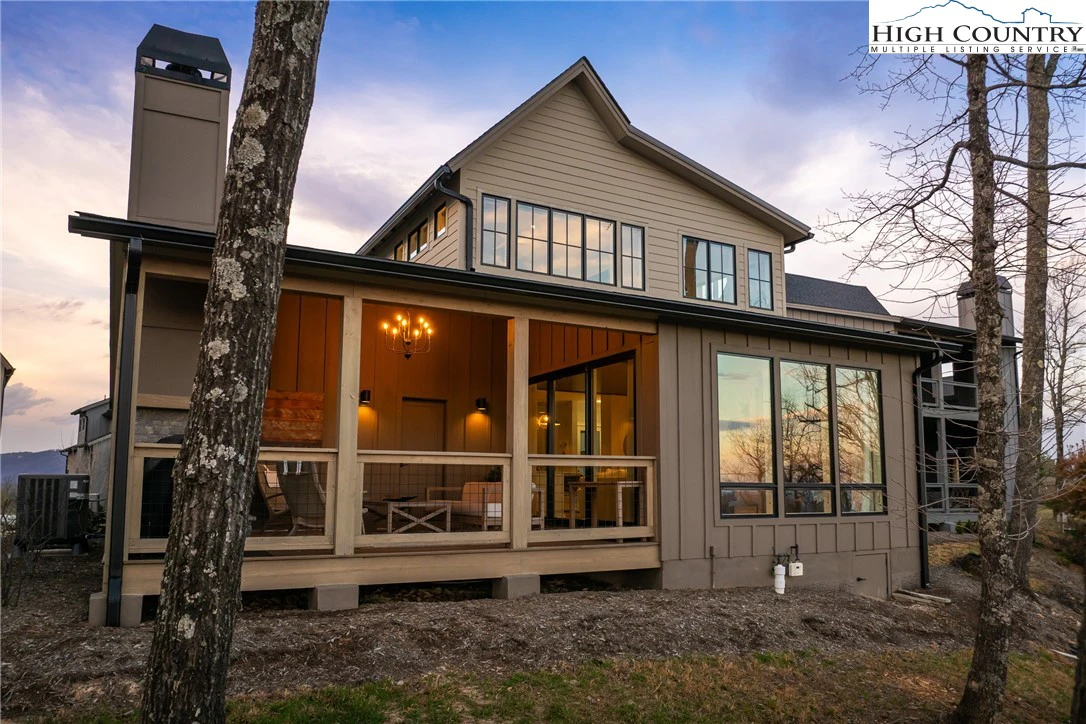 Image number 9 for the current listing