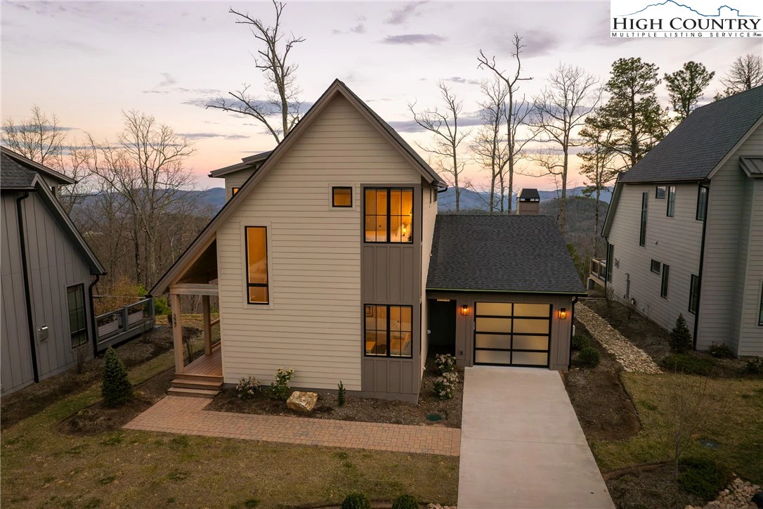 Image number 13 for the current listing